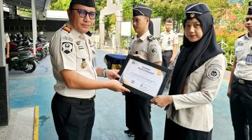 Rutan Kandangan Beri Penghargaan Pegawai Teladan kepada Dua Petugas yang Menunjukkan Kinerja dan Prestasi